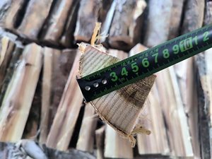 Bûches de bois dur séchées au four du Vietnam pour le bois de chauffage, haute chaleur, faible fumée, expédition en vrac pour le chauffage résidentiel et commercial - Product Image 3