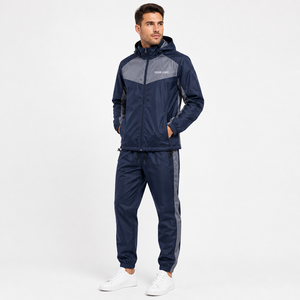 Chaqueta Deportiva Impermeable con Capucha y Logotipo Personalizado, Pantalones con Forro de Malla Transpirable y Bolsillo Trasero con Cremallera, Venta al Por Mayor - Product Image 1