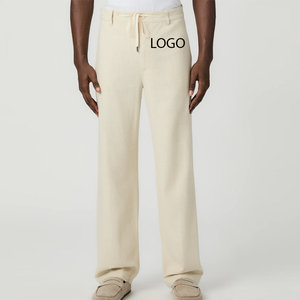 Pantalon en jean pour homme avec taille élastique, matière confortable, cordon de serrage pour un ajustement confortable et décontracté, design avec logo tendance - Product Image 1