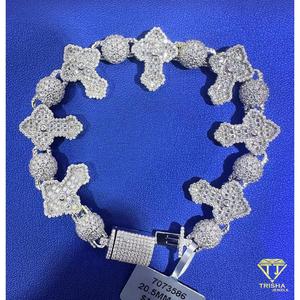 Pulsera de Moissanita con Cruz Religiosa Premium, Elaborada con Piedras VVS Engastadas a Mano y Acabado en Oro Blanco, Joyería de Lujo Inspirada en la Fe - Product Image 4