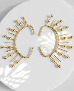 Pendientes de Oreja Estilo Climber Étnicos con Cuentas Doradas, Chapados en Oro, para Mujer, Sin Perforación - Product Image 1