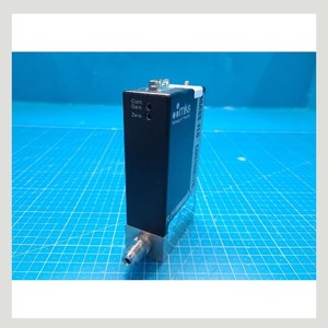 Contrôleur de débit massique MKS 1179A06332CR1AV-K CF4 300SCCM d'occasion – Pièces d'équipement semi-conducteur d'époque - Product Image 3