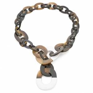 Collar de cuerno de diseño con cadena de eslabones y colgante artesanal para boutiques de moda y colecciones de accesorios de lujo - Product Image 6