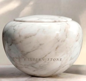 Urne funéraire en marbre de style ancien, urne commémorative digne pour cendres humaines, urne en marbre personnalisée sculptée à la main pour homme, vente en gros - Product Image 1
