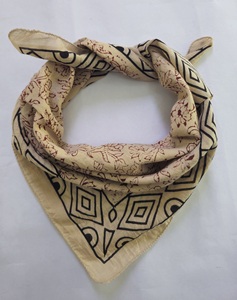 Pañuelo de algodón indio hecho a mano con estampado de bloques, elaborado con técnicas artesanales tradicionales, perfecto para boutiques, regalo para mujeres. - Product Image 1