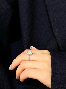 แหวนเพชรทรงกลมเจียระไนแบบบริลเลียนท์ 1.60 กะรัต ประดับเพชรทรงบาแกตต์ด้านข้าง ตัวเรือนทองคำขาว 14K ดีไซน์หรูหรา เหมาะสำหรับเป็นแหวนหมั้น - Product Image 6