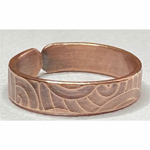 Anillo de Cobre Grabado de Estilo Étnico Vintage, Anillo Ajustable con Patrón Geométrico Bohemio, Joyería Artesanal para Mujer - Product Image 1
