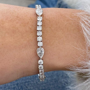 Pulsera de tenis de lujo con moissanita en forma de corazón y corte pera, tono oro blanco, elegante y brillante, joya llamativa, regalo para mujer - Product Image 1