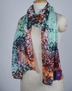 Écharpe en soie à imprimé abstrait coloré pour femme, légère, douce, longue, élégante, à porter au quotidien - Product Image 4