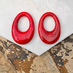 Boucles d'oreilles en résine faites à la main avec un design artistique coloré, bijoux légers et tendance pour femmes et filles, un accessoire élégant et remarquable - Product Image 6