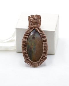 Colgante ovalado de jaspe envuelto en alambre de cobre |   Colgante Hecho a Mano con Piedra Preciosa de Jaspe Natural |   Joyería de Cristales Curativos, Talla Única - Product Image 1