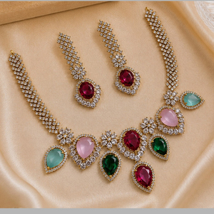 Ensemble collier et boucles d'oreilles pour femme JeweleMarket, plaqué or, pierres en cristal, style ethnique, pour mariage, fiançailles, anniversaire, fête, provenant du Maharashtra - Product Image 4