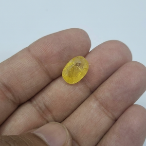 พลอยแซฟไฟร์สีเหลืองทรงรีเจียระไนรูปไข่ ผ่านกระบวนการอบความร้อนตามธรรมชาติ (6.2 กะรัต) |   สำหรับการทำเครื่องประดับ - Product Image 1