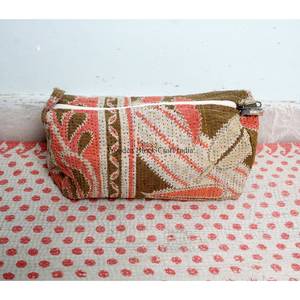 Nouvelle conception, trousse de toilette vintage en patchwork Kantha avec fermeture éclair et pompons, ensemble de 3 pochettes écologiques pour mariages et cadeaux de remerciement - Product Image 5