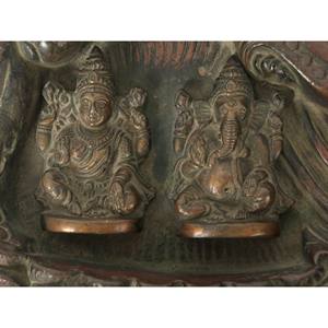 Ídolo para colgar en la pared hecho a mano de latón de 8 pulgadas Lakshmi Ganesha tallado en tapices de concha Categoría de producto - Product Image 3