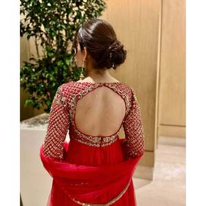 ชุดเสื้อและกระโปรงพร้อมผ้าคลุมไหล่ งานปักลายหรูหรา ไซส์ XL - Product Image 1