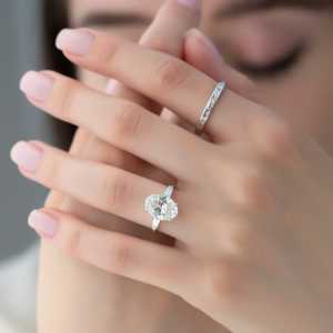 Anillo de Compromiso de Oro Sólido de 14K para Mujer con Tres Piedras, Joyería Romántica para Boda, Anillo de Aniversario con Diamantes Cultivados en Laboratorio en Corte Oval y Baguette - Product Image 2