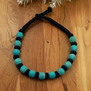 Collier en perles turquoise, cordon noir, collier bohème, bijoux faits à la main, style sud-ouest, cadeau - Product Image 1