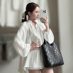 Ensemble deux pièces décontracté en pur coton, haut à manches lanternes avec logo personnalisé et short à volants pour femme, vente en gros, Vietnam - Product Image 4