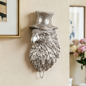Élégante tête de cheval antique dorée à suspendre au mur, portant un chapeau et des lunettes rondes encadrées, disponible à prix de gros. - Product Image 6