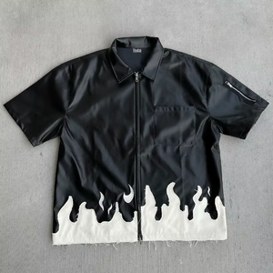 เสื้อเชิ้ตซิปแขนสั้นผ้าซาตินสีชมพูผู้ชายสไตล์สตรีทพิมพ์ลายเปลวไฟลำลองฤดูร้อนคอปกพับลง - Product Image 2