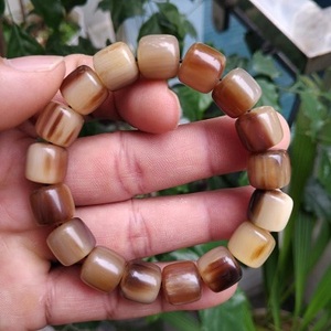 Nouveauté Bracelet en corne de buffle naturelle de haute qualité, bracelet à fermoir en dôme, à prix raisonnable - Product Image 1