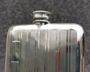 กระติกน้ำสแตนเลสทรงเพรียวบาง ขวดแอลกอฮอล์ขนาดกะทัดรัด ของขวัญ - Product Image 2