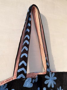 Bolsa de Mano de Terciopelo Premium con Bordado Elegante y Forro de Algodón, Ideal para Viajes, Compras, Fiestas y Regalos para Mujeres - Product Image 2