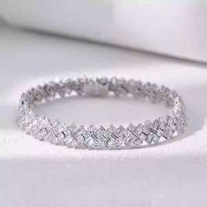 Bracelet tennis de luxe en diamant, argent sterling 925 avec pierres de moissanite haute brillance pour femmes, à porter au quotidien - Product Image 1