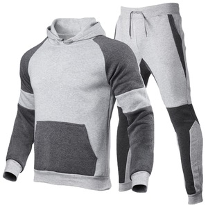 Ensemble de survêtement pour homme, sweat-shirt à capuche noir et rouge avec blocs de couleur, manches longues, poches latérales et cordon de serrage - Product Image 4