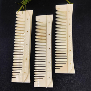 Peignes à cheveux de style viking de qualité supérieure, écologiques, en corne de buffle sculptée, plusieurs choix de motifs, créations naturelles d'Inde - Product Image 4