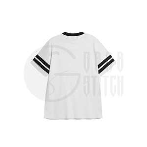 T-shirt personnalisé à rayures universitaires sur les manches, coupe oversize, en coton, col rond, style streetwear décontracté, impression sérigraphique, fabricant OEM ODM - Product Image 5