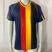 Tenue de football personnalisée en tissu à séchage rapide, maillots et uniformes de football imprimés et uniformes de football simples pour jeunes