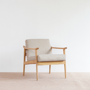 Fauteuil scandinave moderne rembourré en tissu marron avec structure en bois, dossier solide, chaise de détente pour salon, mobilier de maison ou bureau - Product Image 6