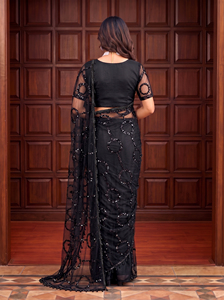 Tela de Saree India de Diseño con Bordado de Lentejuelas, Perlas y Cuentas Decorativas - Product Image 2