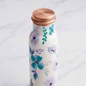 Botella de Agua Blanca con Diseño Floral y Tapa de Rosca de Cobre para Mujer, Estilo Elegante con Acabado Artístico Moderno - Product Image 3