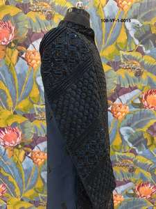 Sherwani Negro con Bordado Texturizado, Cuello Mandarín, Largo hasta la Rodilla, Tela Estructurada Premium, Traje para Fiesta o Boda - Product Image 2