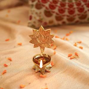 Lámpara Diya de Latón de Primera Calidad para Decoración Religiosa, Iluminación Festiva, Artículo de Regalo Hecho a Mano, Exportador Mayorista de India para Hogar y Hotel - Product Image 5