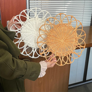 Mantel de mesa de alta calidad estilo clásico con diseño floral, hecho a mano con mimbre trenzado, resistente al calor, hecho en Vietnam. - Product Image 5