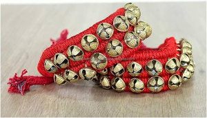 Latón dorado ghungroo dos con cuerda de algodón para campanas de baile de alta resonancia Kathak estilo tradicional disponible a precio al por mayor - Product Image 3