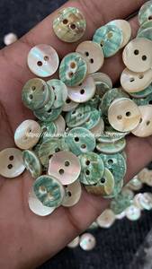Botones Decorativos de Concha Natural Blanca de Alta Calidad con 2 Agujeros, Ecológicos, Estilo Moderno, Hechos a Mano, FAIZA CRAFT FC-8147 para Abrigo - Product Image 2