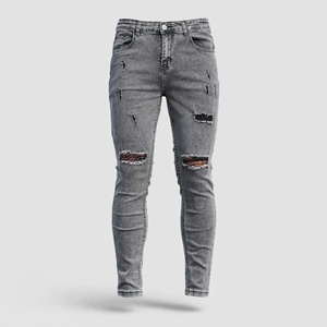 Jean en denim gris déchiré coupe slim pour homme, taille haute, délavé, style décontracté, en coton tissé, jambe droite, collection printemps - Product Image 2