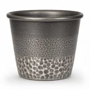 Grand pot à plantes en aluminium martelé - 25 cm, finition étain vieilli, couvercle pour pot de plante d'intérieur, fait main en Inde - Product Image 2