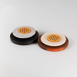Ensemble de brûleurs d'encens en résine de forme ronde, accompagné de sous-verres en bois rainurés et de grilles métalliques dorées perforées pour la décoration de la maison - Product Image 1