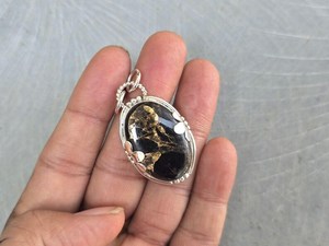 Colgante Ovalado Vintage Hecho a Mano con Turquesa Negra, Plata de Ley 925 Chapada en Oro, Joyería con Piedras Preciosas Naturales, Elegante Regalo para Mujer - Product Image 2