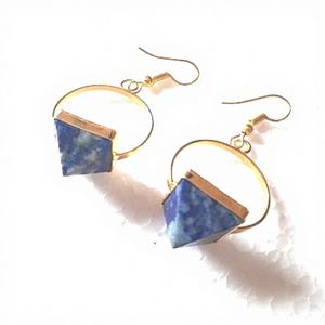 Lot de Boucles d'Oreilles Huggie Pyramides en Agate Naturelle, Plaqué Or Antique, Laiton Tendance, Bijoux pour Femme, Idéal Anniversaire - Product Image 1