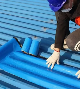 Adhésif fort de petit pain imperméable de toit en acier de couleur, flexible, aucun bitume nécessaire - Product Image 4