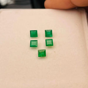Émeraudes naturelles, lot de 5 pierres précieuses de 1,90 ct, qualité AAA, avec un éclat superbe et une belle couleur verte, polissage et taille parfaits. - Product Image 5