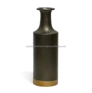 Precio al por Mayor, Florero Decorativo Moderno de Aluminio Plateado, Ecológico y Hecho a Mano por Azora Industries - Product Image 6