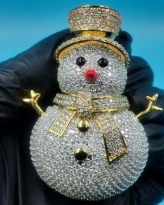 Colgante de Lujo con Diseño de Muñeco de Nieve, Chapado en Oro de 18K sobre Plata de Ley 925, Moissanita Redonda de Corte Brillante, Amuleto de Dibujos Animados, Regalo Unisex - Product Image 1